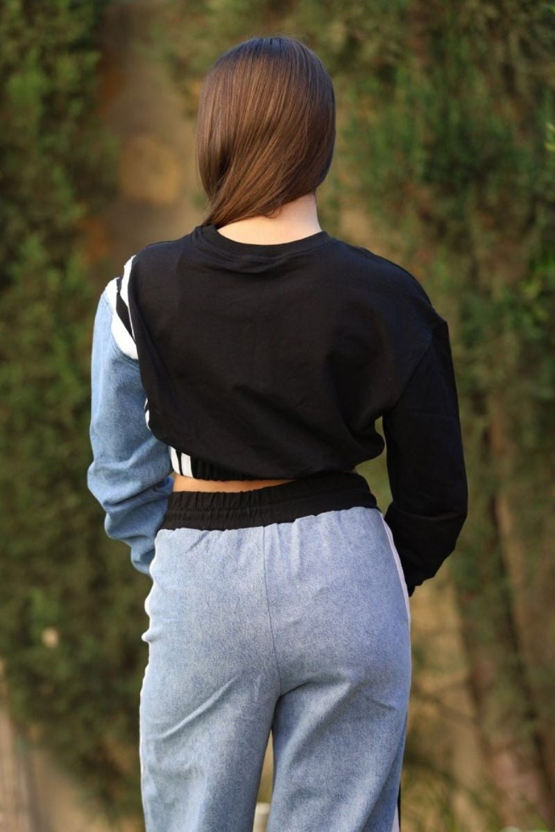 Set Deportivo Bicolor con Detalles en Denim y Corte Crop