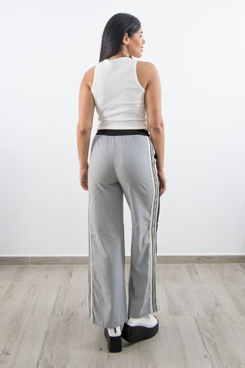 Two-tone jogger pants with side stripes
