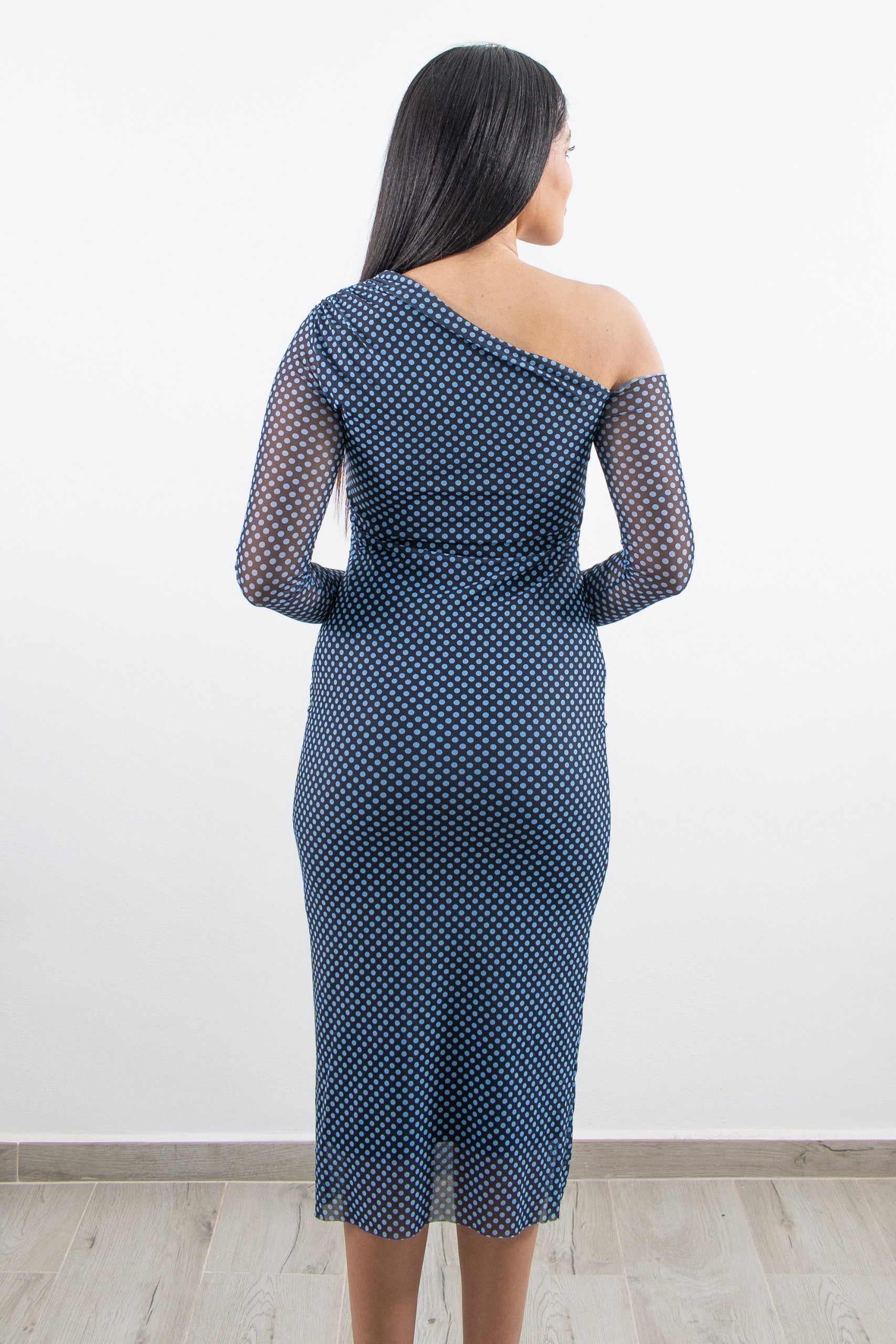 Vestido Midi con Lunares Azules de Tul. Asimétrico.