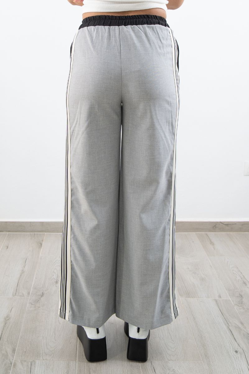 Two-tone jogger pants with side stripes