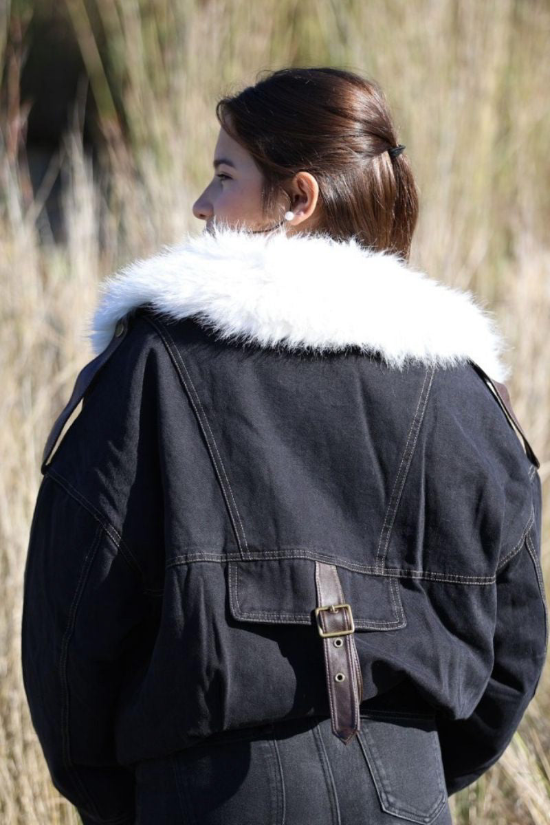 Chaqueta Denim Negra Oversize con Pelo Sintético Blanco