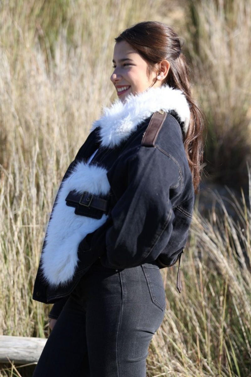 Chaqueta Denim Negra Oversize con Pelo Sintético Blanco