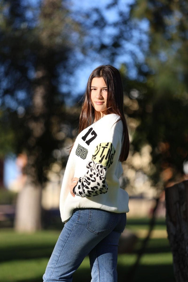 Sweater Tejido Con Aplicaciones