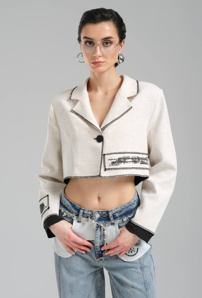 Chaqueta Crop Beige con Detalles Negros