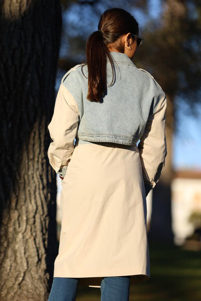 Gabardina Larga Beige Combinada con Denim