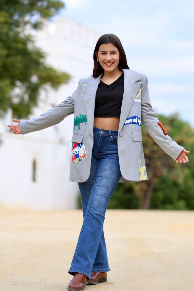 Blazer Urbano con Aplicaciones Artísticas