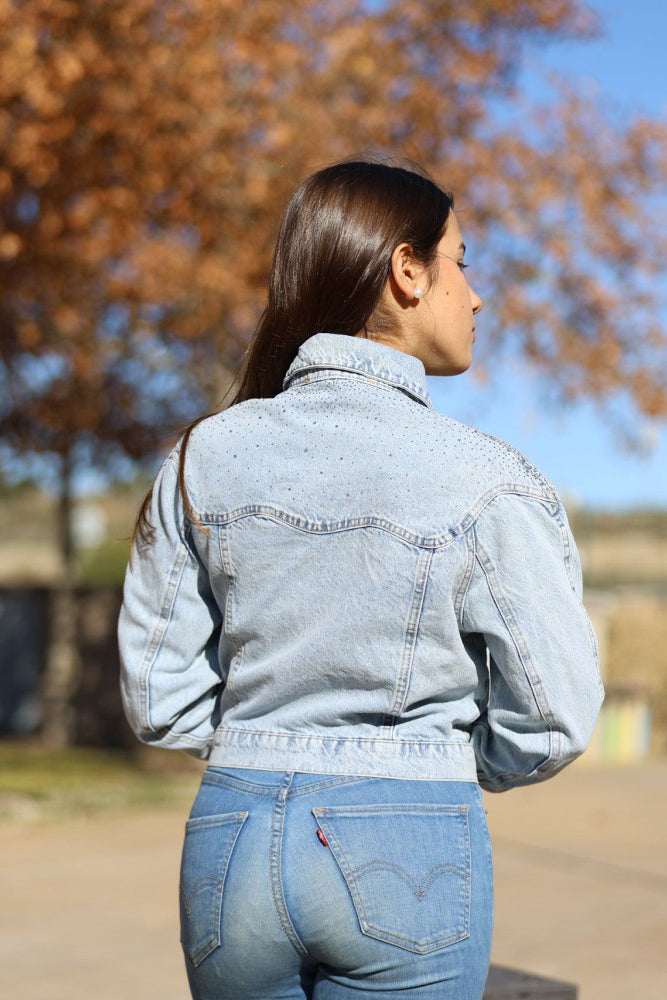 Chaqueta Jean Corta en  Azul Claro con Pedrería y brillantes en Flecos