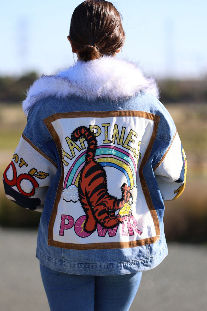 Chaqueta Denim Oversize con Mangas Estampadas y Cuello de Pelo Blanco