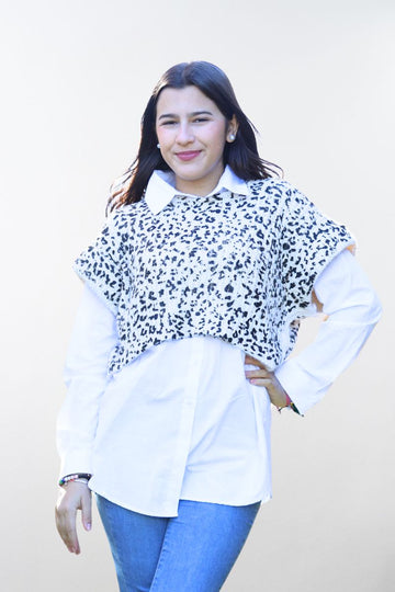 Pulóver Animal Print con Camisa Blanca