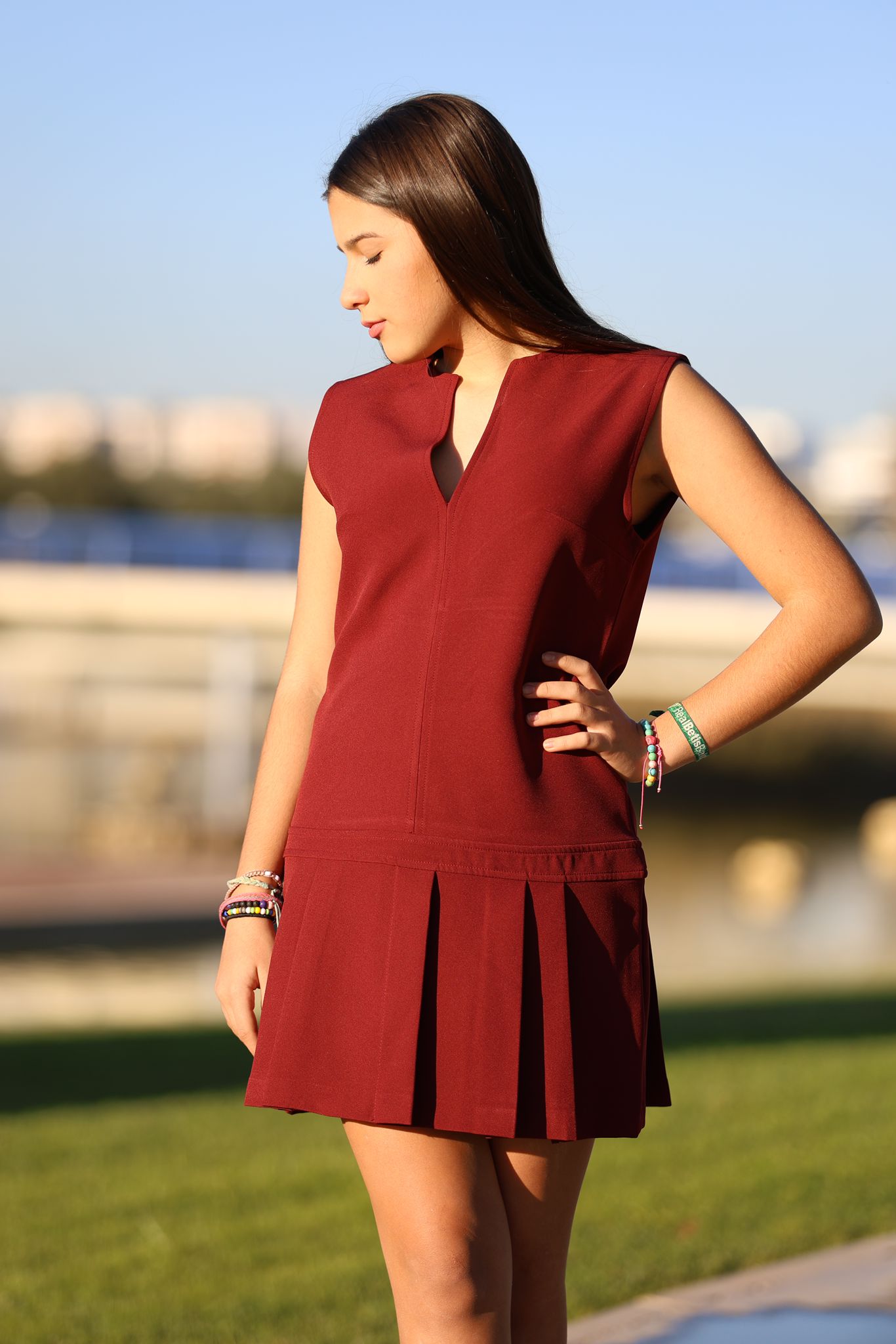 Vestido Sin Mangas Con Falda De Plises