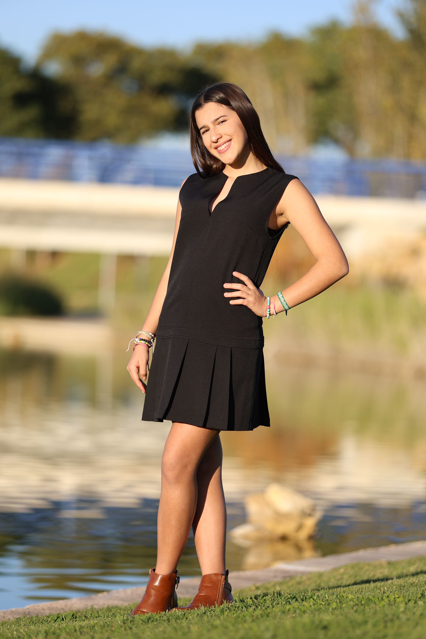 Vestido Sin Mangas Con Falda De Plises