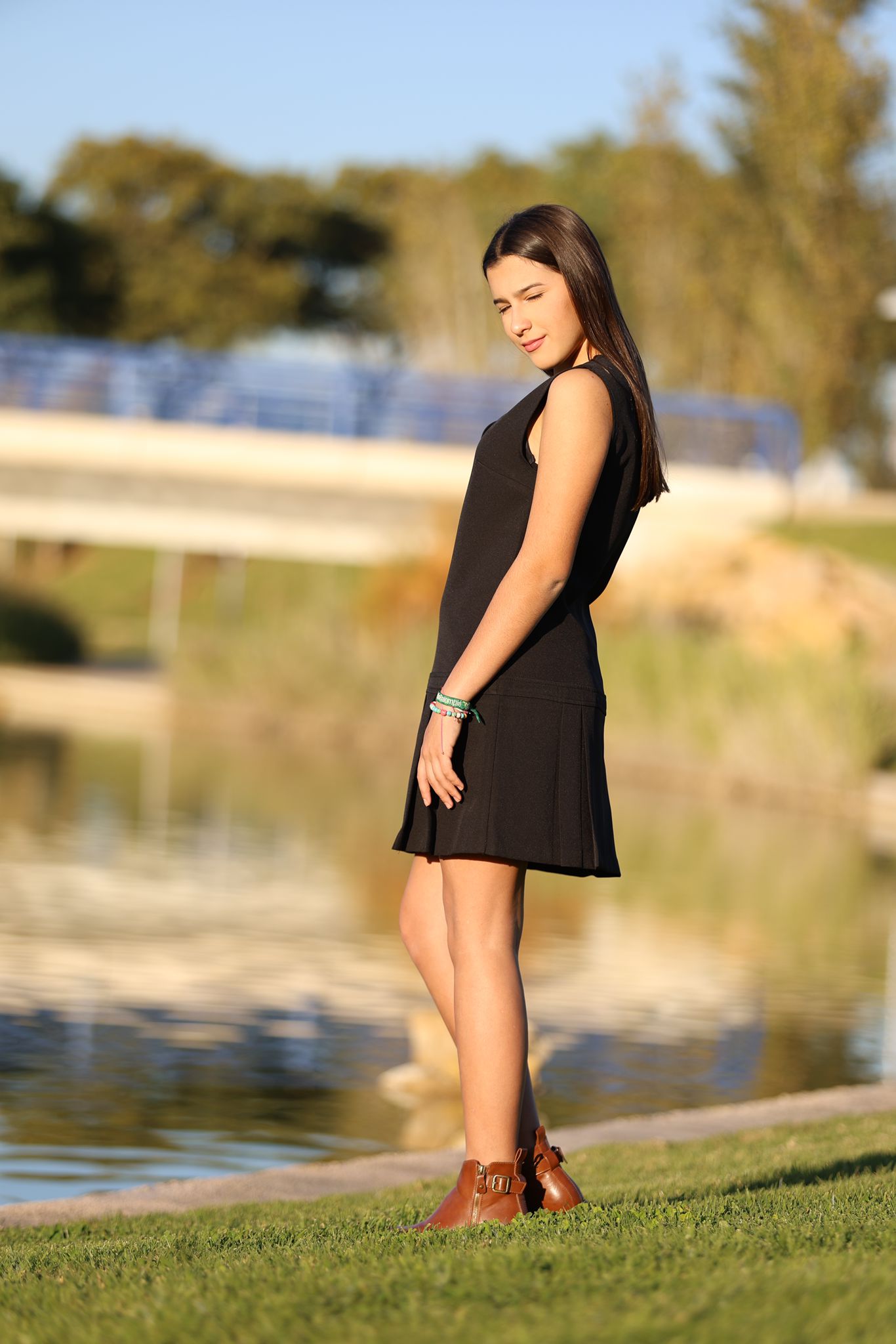 Vestido Sin Mangas Con Falda De Plises
