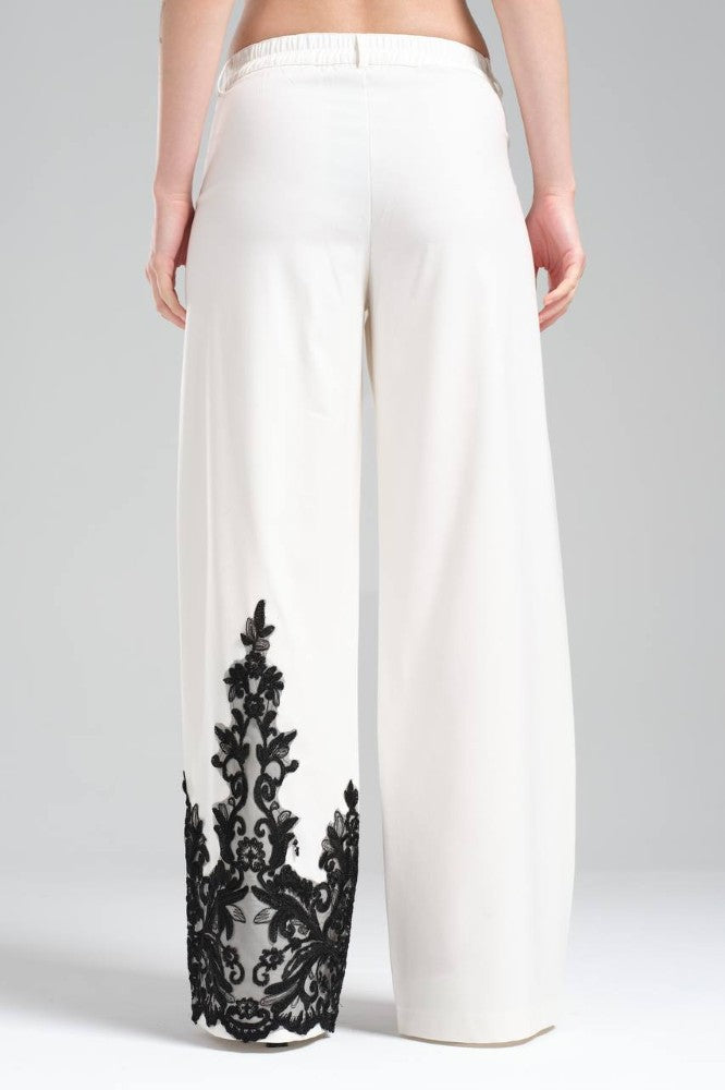 Suit Blanco Con Aplicaciones de Encaje Negro