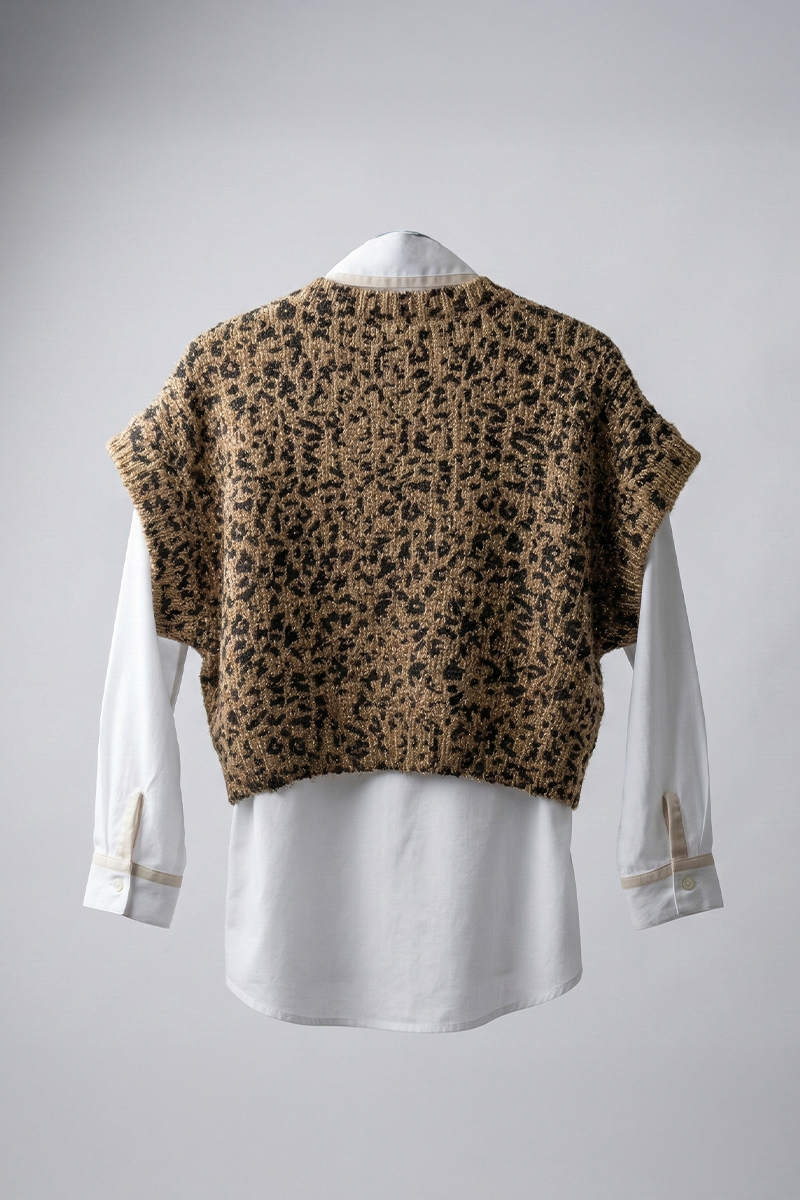 Pulóver Animal Print con Camisa Blanca