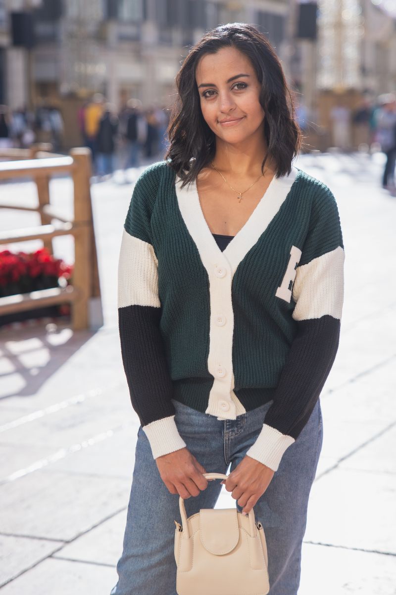 Cardigan Tricolor Tipo College con Botones Frontales